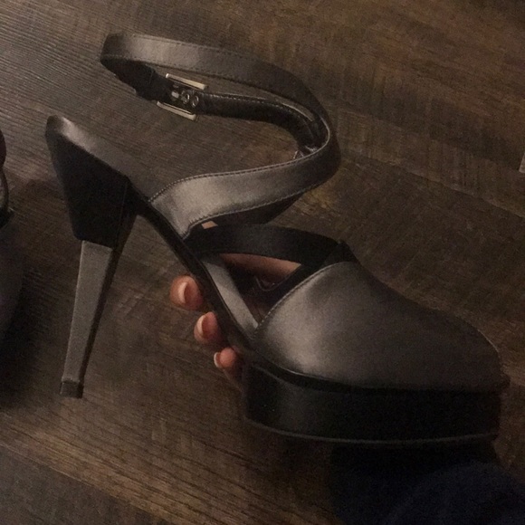 Prada silk peep toe shoe 👠 - Picture 5 of 6